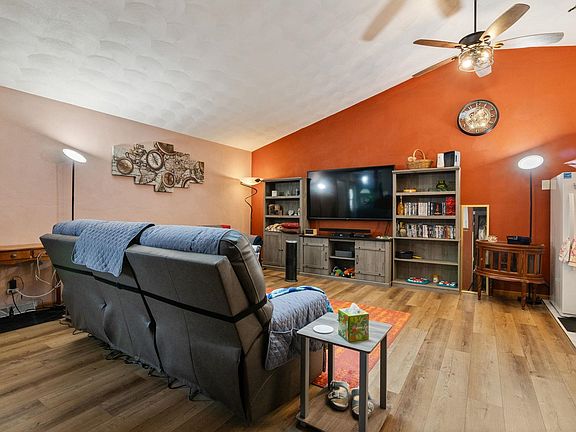 4th image of 2214 Dupont Dr