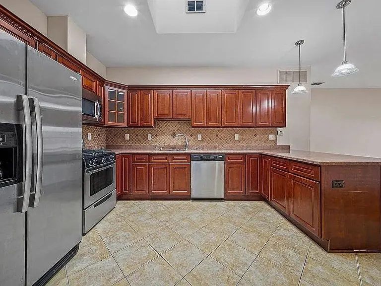 41 Wright Ave #2 — Photo 11