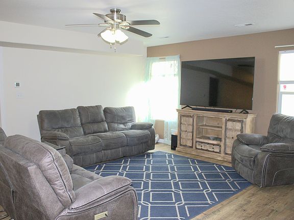 2nd image of 928 Dee Ann St