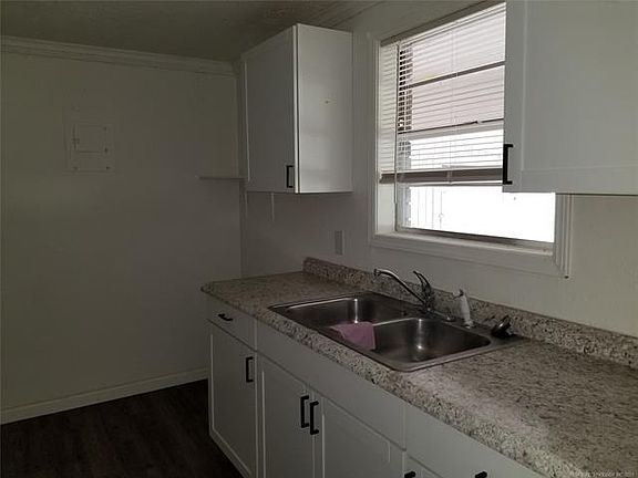 3rd image of 203 W 3rd Ave