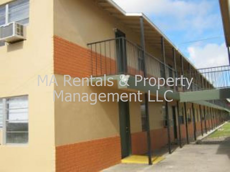 1st image of 2930 Thomas St APT 8