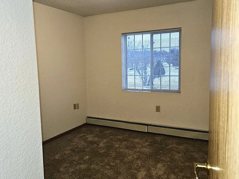 River Terrace Apartments — Photo 28