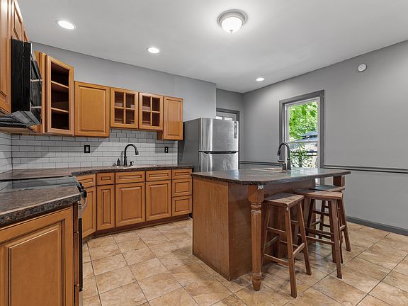 3rd image of 1151 Teall Ave