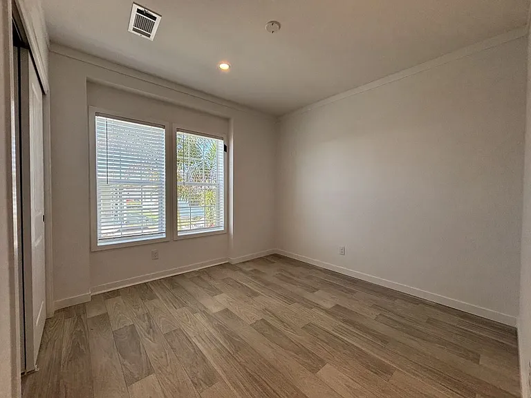 5646 Blue Harbor Dr #324 — Photo 9