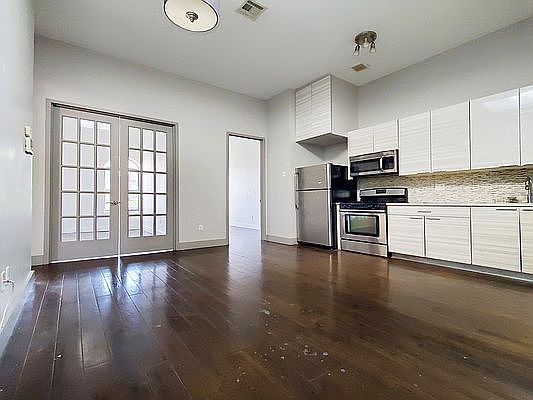 2nd image of 771 Saint Johns Pl #3F