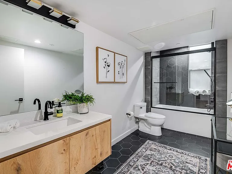 124 S Croft Ave #103 — Photo 18