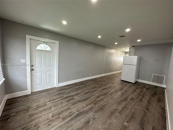 3rd image of 4238 Seagrape Dr APT 5B