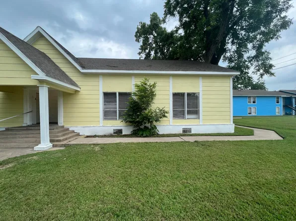 525 E Caney St Unit B, Wharton, TX 77488