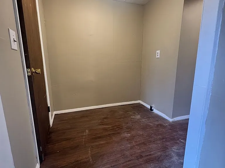 212 Depeyster St — Photo 15