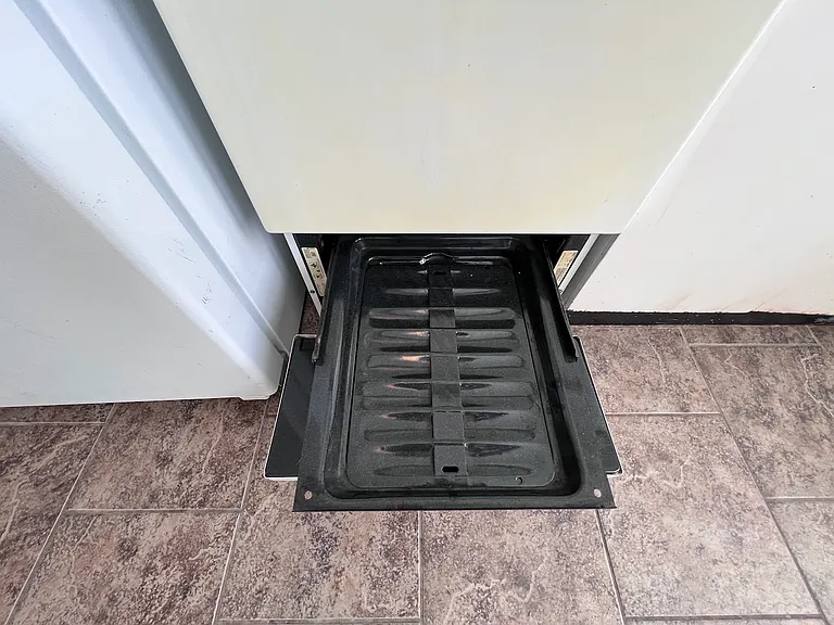 Oven features a bottom broiler drawer.