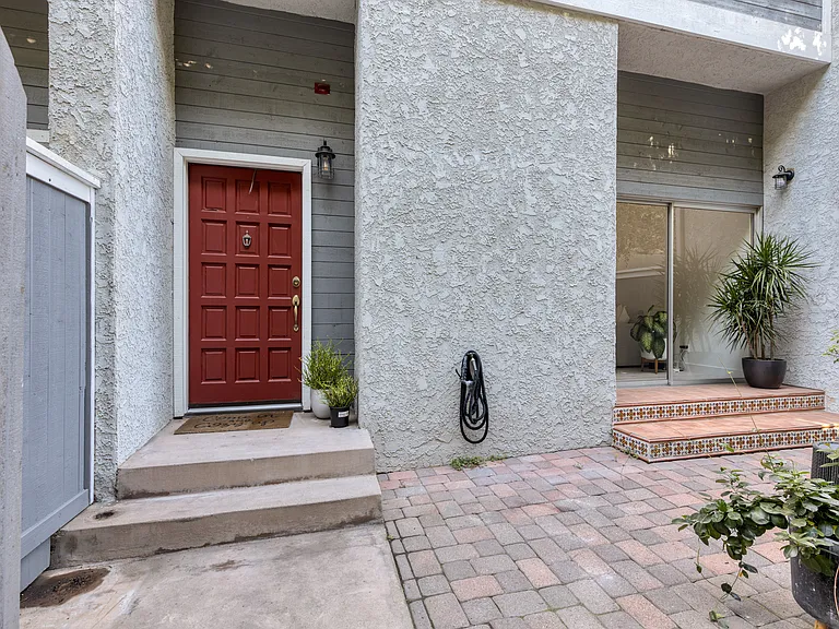1916 Mathews Ave #E — Photo 10