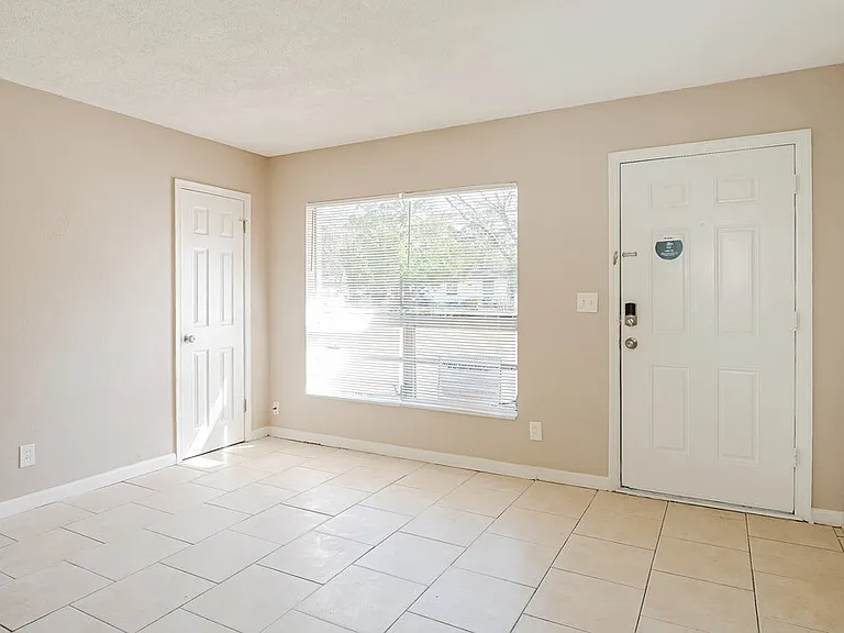 417 Hayton Ave — Photo 5