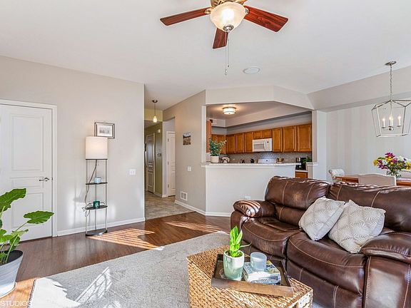 4th image of 11695 Wembley Dr