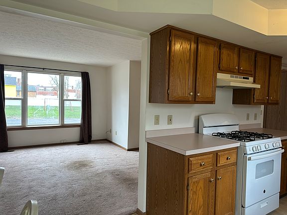 4th image of 437 E Erie St #437