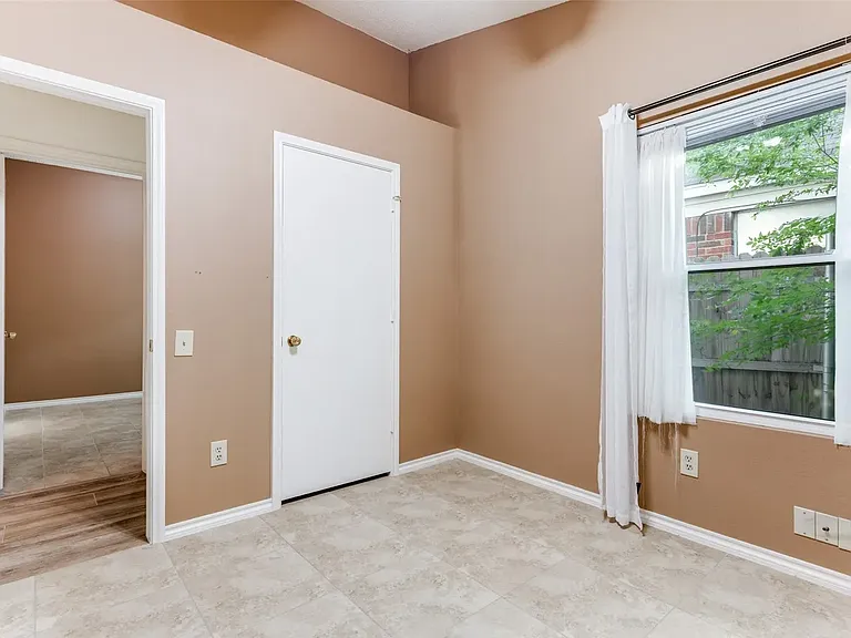 4617 Feathercrest Dr — Photo 12