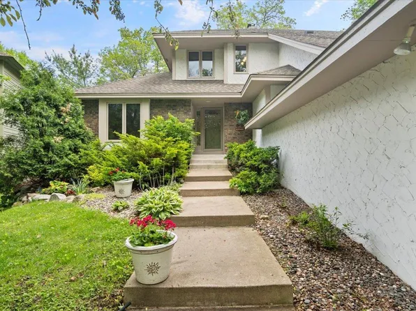 5550 Pineview Ln N, Plymouth, MN 55442