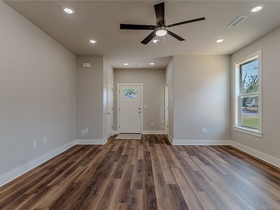 3rd image of 1409 W Pine St