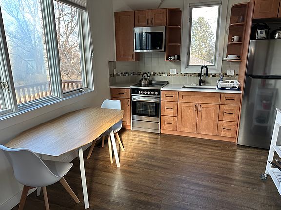 Kitchen table and chairs available and can be included.