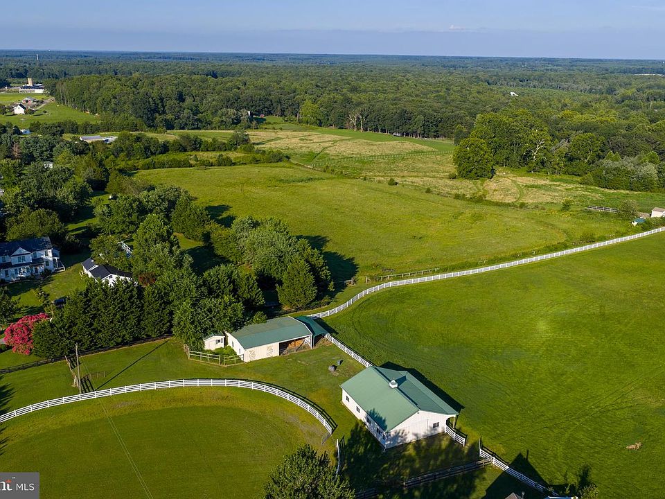 1st image of 27472 Strawberry Hill Rd