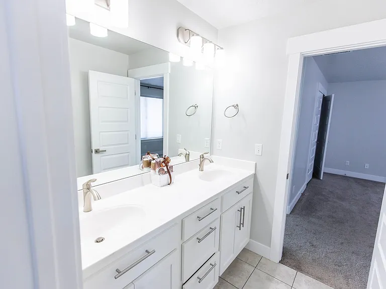 761 W Summer View Ln — Photo 16