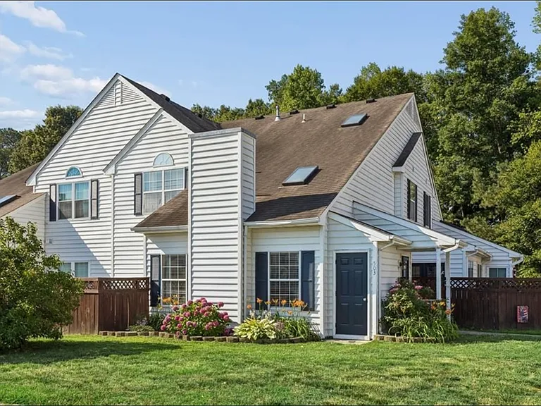 503 Hamlet Ct — Photo 1