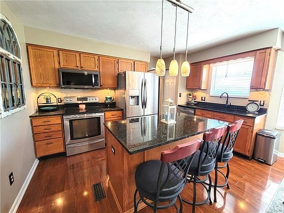 5th image of 415 Crossbow Dr