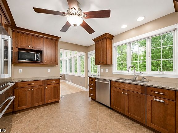 2nd image of 22 Bromley Ct
