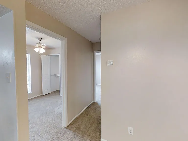 Willow Hill Apartments — Photo 28