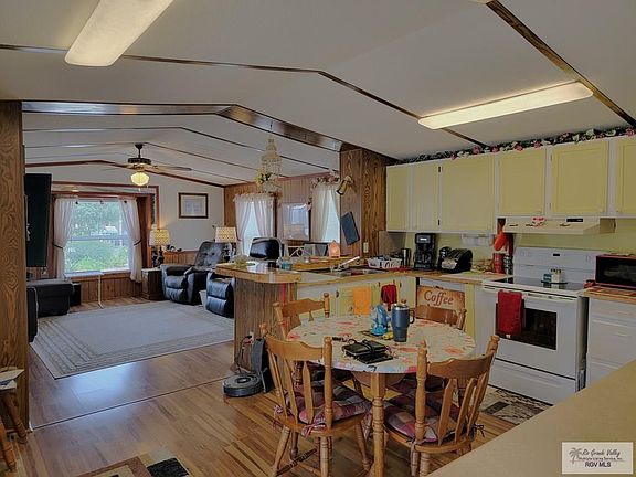 5th image of 156 Chippewa Cir
