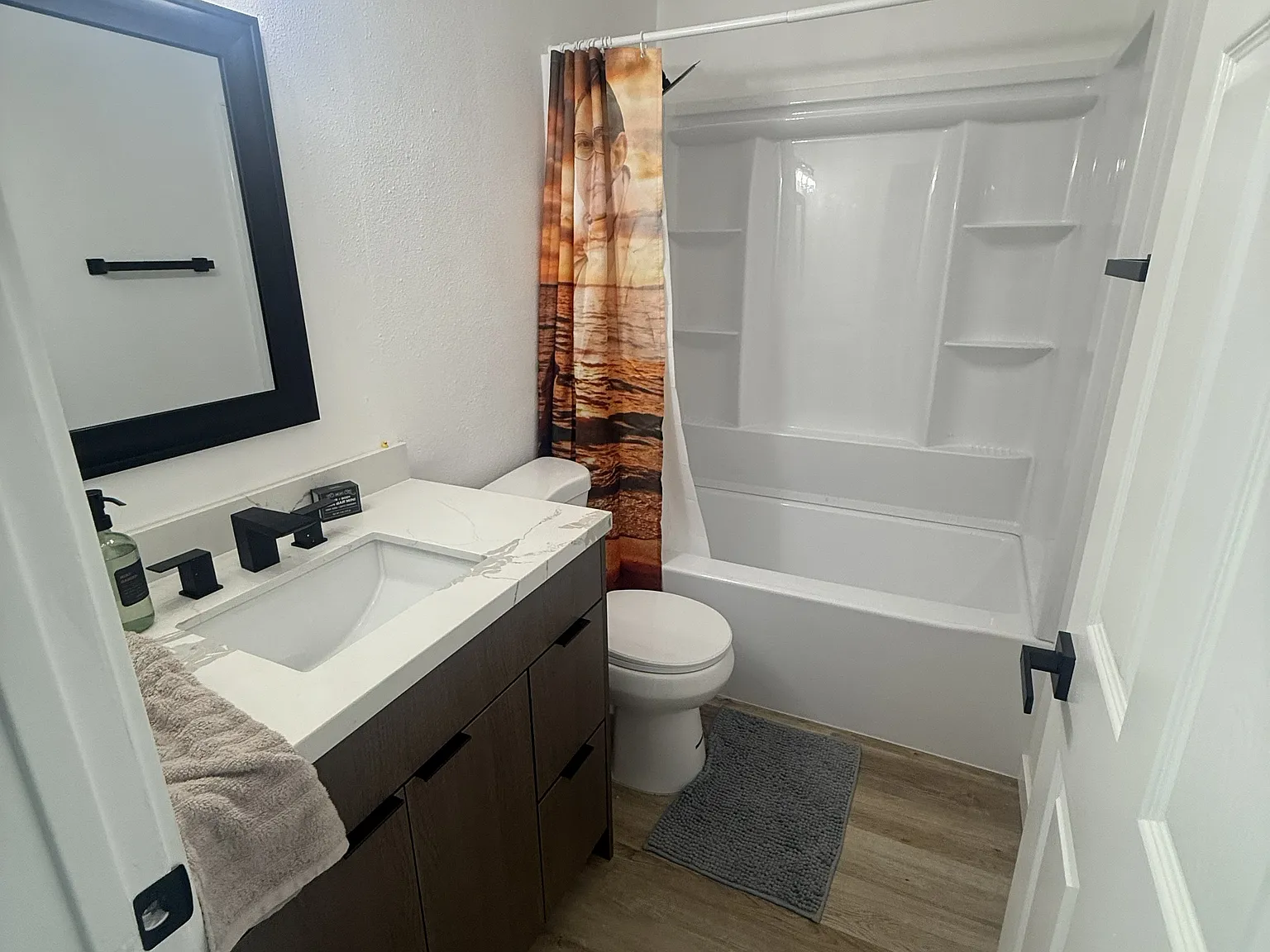 3 bed, 2100 sqft, $1,000 — Photo 3