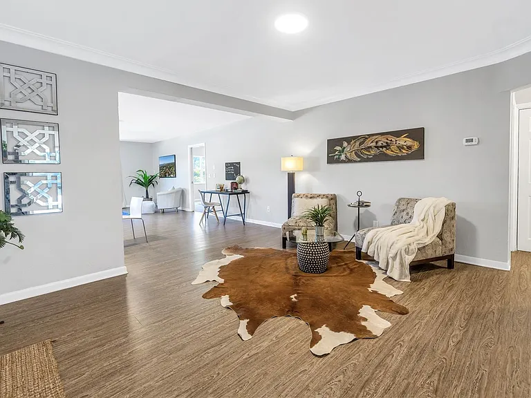 610 Cordova Blvd NE — Photo 4