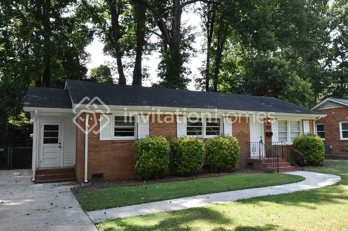 530 Kenlough Dr Charlotte, NC 28209 — Photo 1