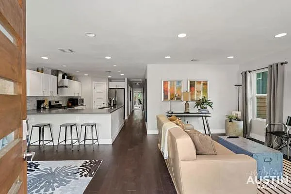 3 bed, 2.0 bath, 1500 sqft, $3,100 — Photo 2