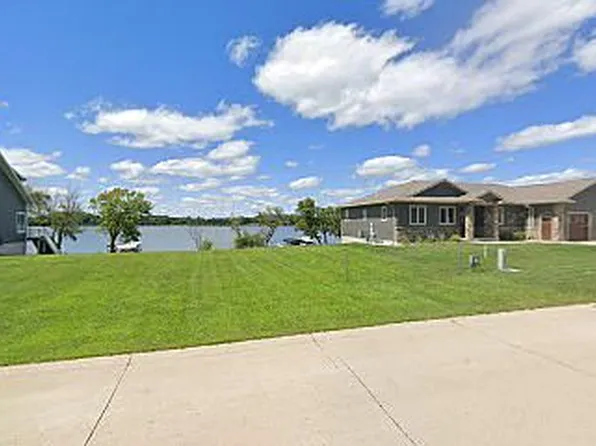 128 W Bay Rd, Lake Park, IA 51347