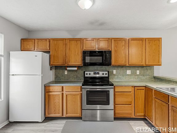 5th image of 434 Lincoln Ridge Dr #14