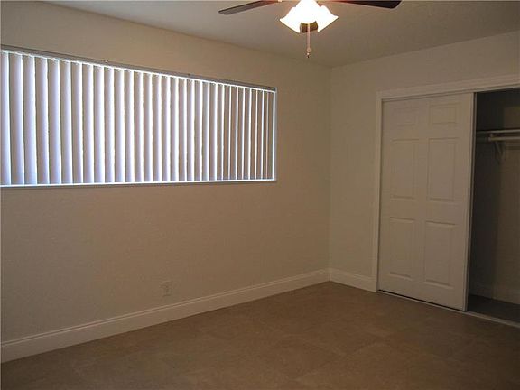 4th image of 211 NW 39th Way
