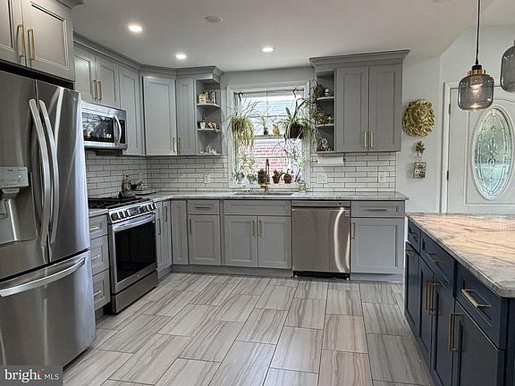 5th image of 559 Wartman St