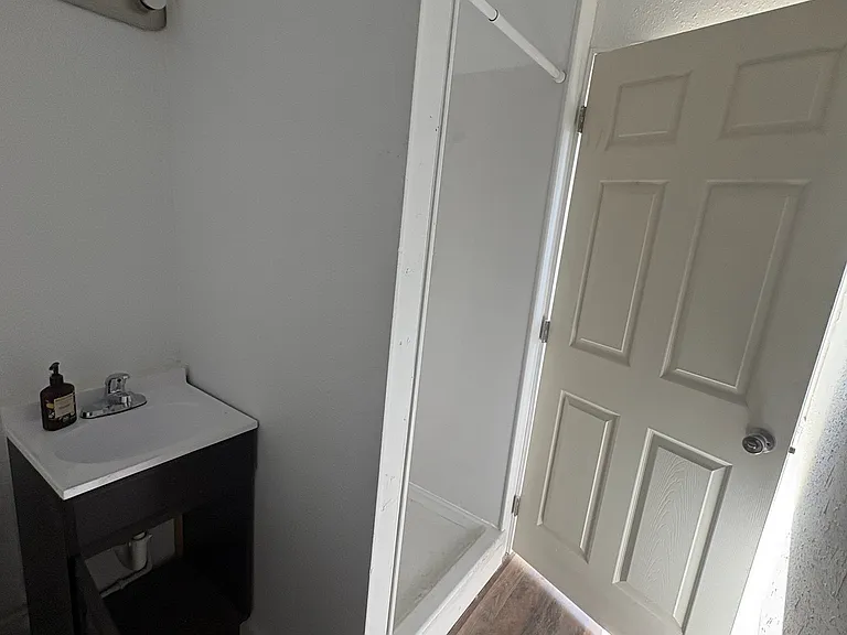 111 W Grand St #B — Photo 8