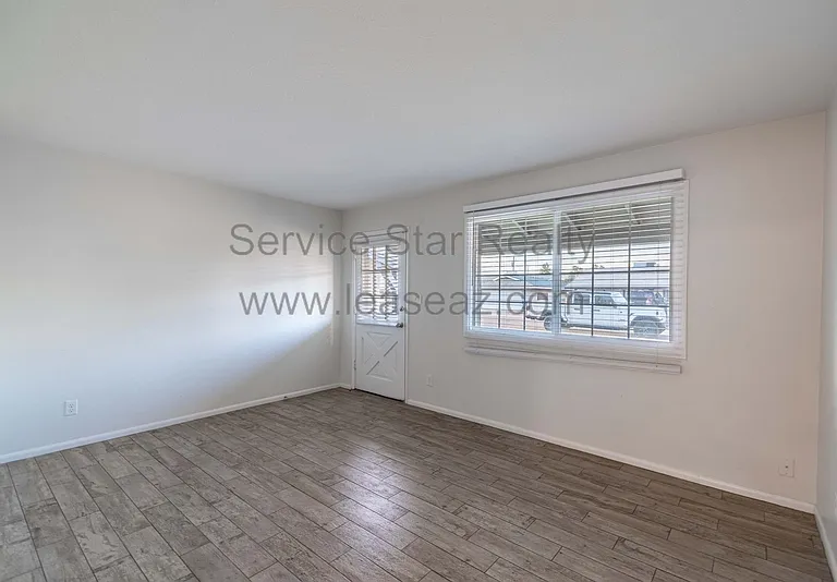 923 E Wesleyan Dr — Photo 4