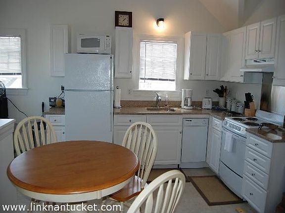4th image of 97A Goldfinch Dr
