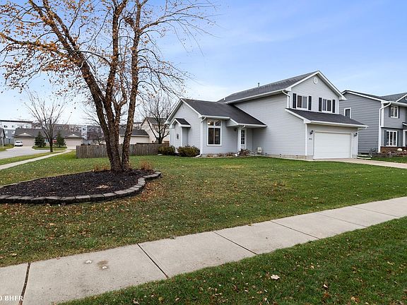 2nd image of 602 NE Keystone Dr