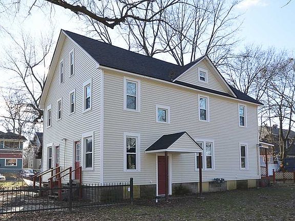 2nd image of 909 Rose Ct