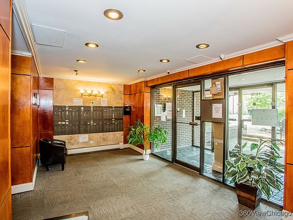 4th image of 4600 N Cumberland Ave Unit 402