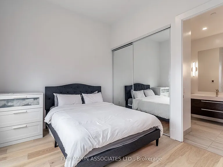39 Roehampton Ave #4604 — Photo 8