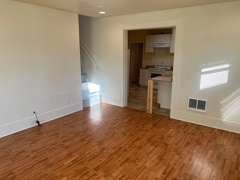 1853 Garden Ave — Photo 6