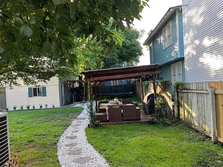 2209 State St — Photo 2