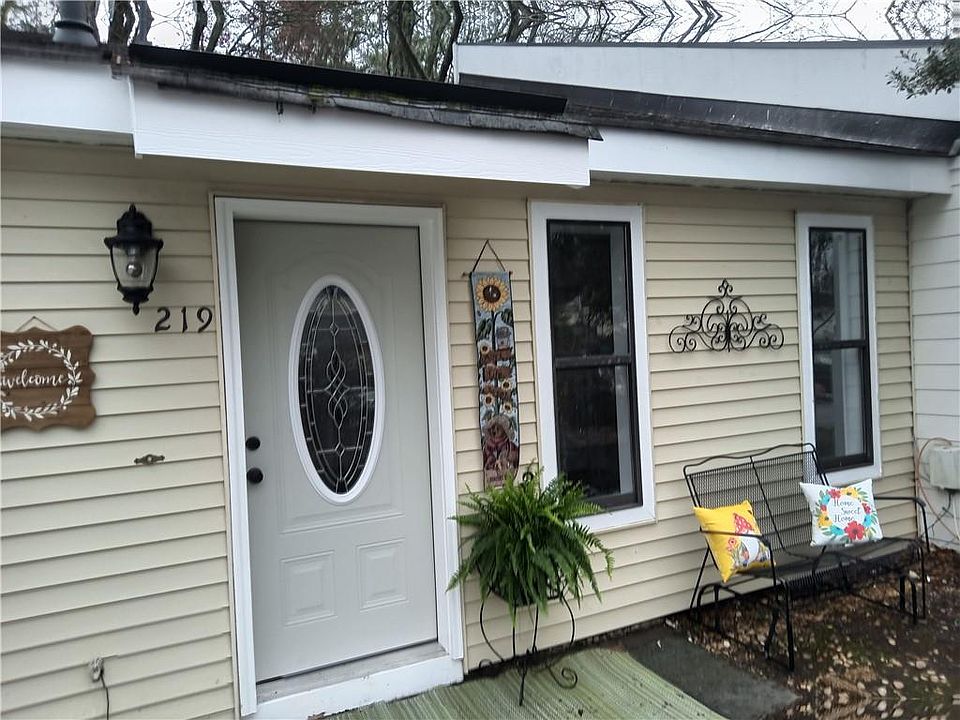 1st image of 219 Goshen Ln