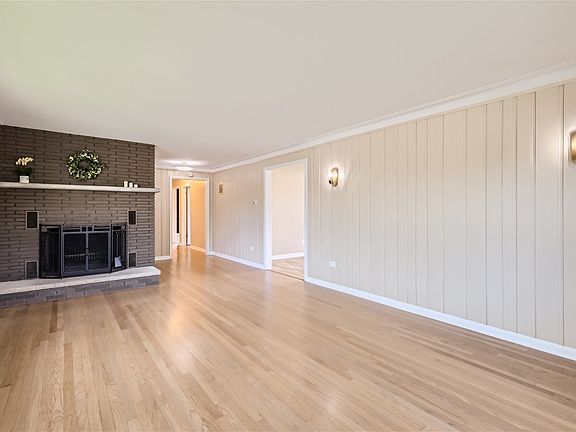 3rd image of 6949 W 87th St