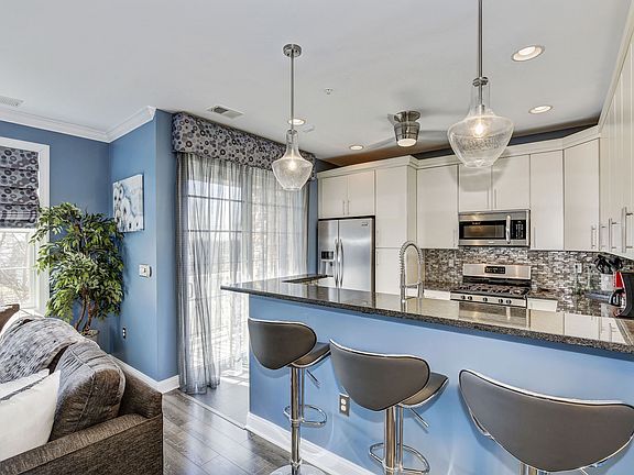 5th image of 158 Victoria Dr #158