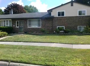 160 Clinton River Dr, Mount Clemens, MI 48043